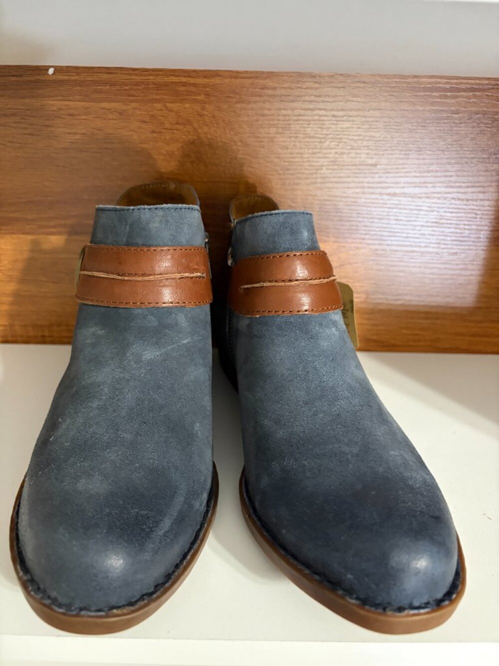 Born "Kati" ankle bootie in Dark Blue, size 10 - Picture 2 of 14
